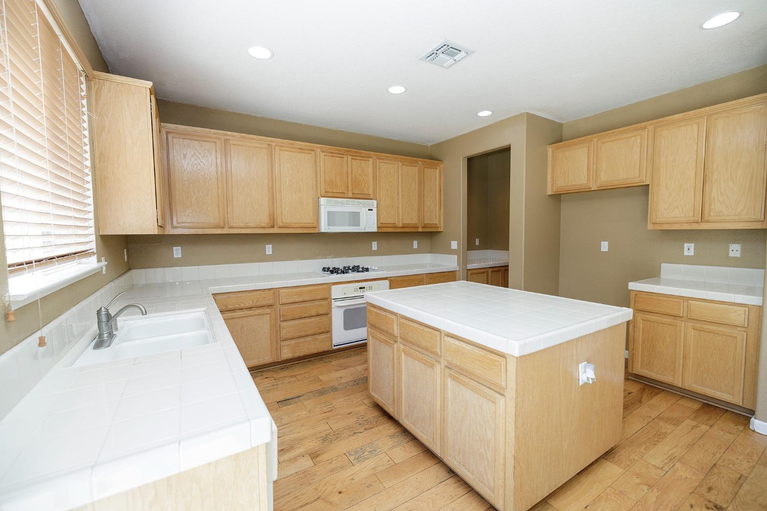 Detail Gallery Image 21 of 61 For 2920 Medinah Way, Modesto,  CA 95355 - 4 Beds | 3 Baths
