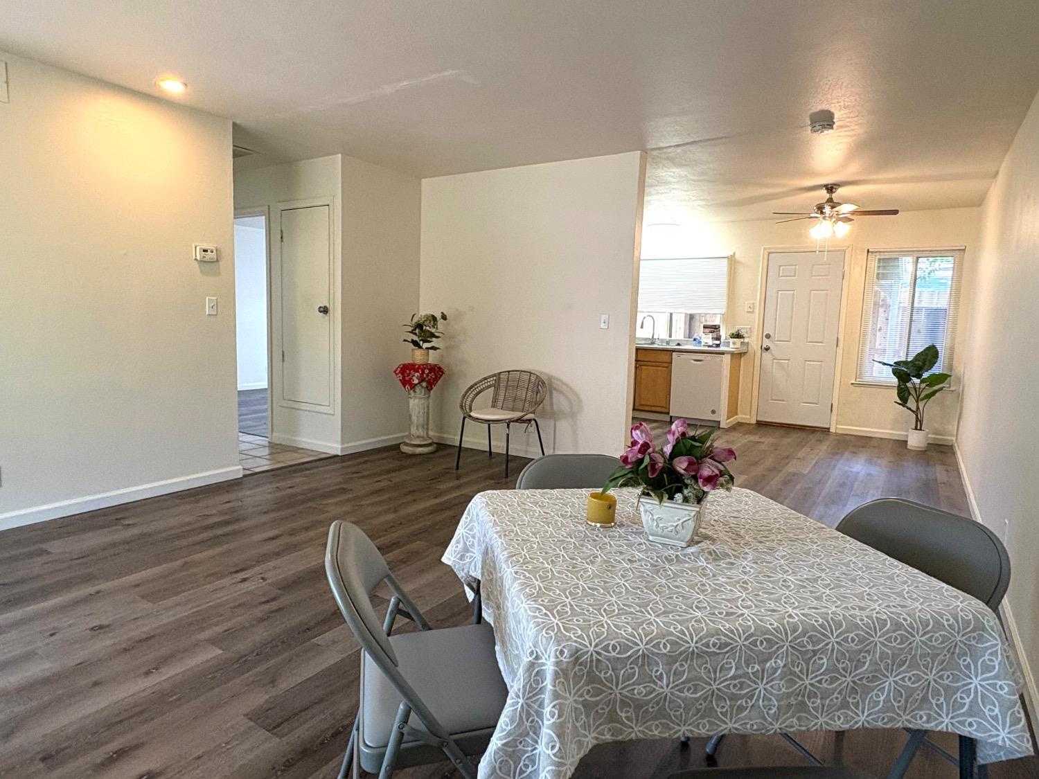 Detail Gallery Image 4 of 14 For 2926 Prentiss Ct, Stockton,  CA 95207 - 2 Beds | 1 Baths