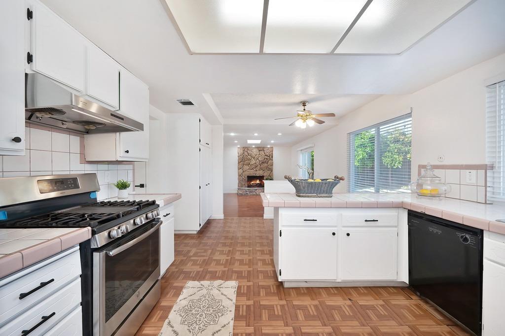 Detail Gallery Image 17 of 59 For 7415 Patero Cir, Sacramento,  CA 95823 - 5 Beds | 3 Baths