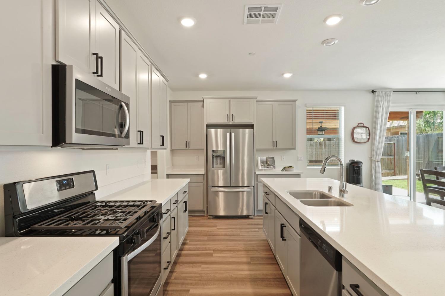 Detail Gallery Image 4 of 53 For 718 Lippi St, Galt,  CA 95632 - 3 Beds | 2 Baths