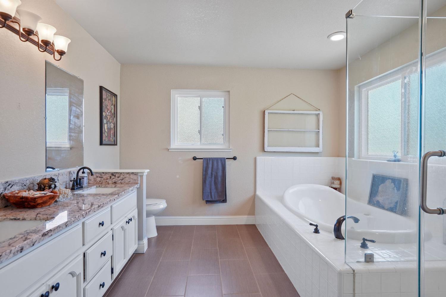 Detail Gallery Image 25 of 39 For 4950 Thor Way, Carmichael,  CA 95608 - 4 Beds | 3 Baths