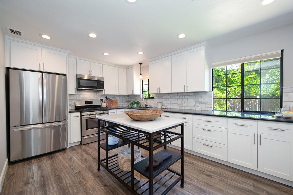 Detail Gallery Image 13 of 46 For 849 10th Ave, Sacramento,  CA 95818 - 3 Beds | 2 Baths