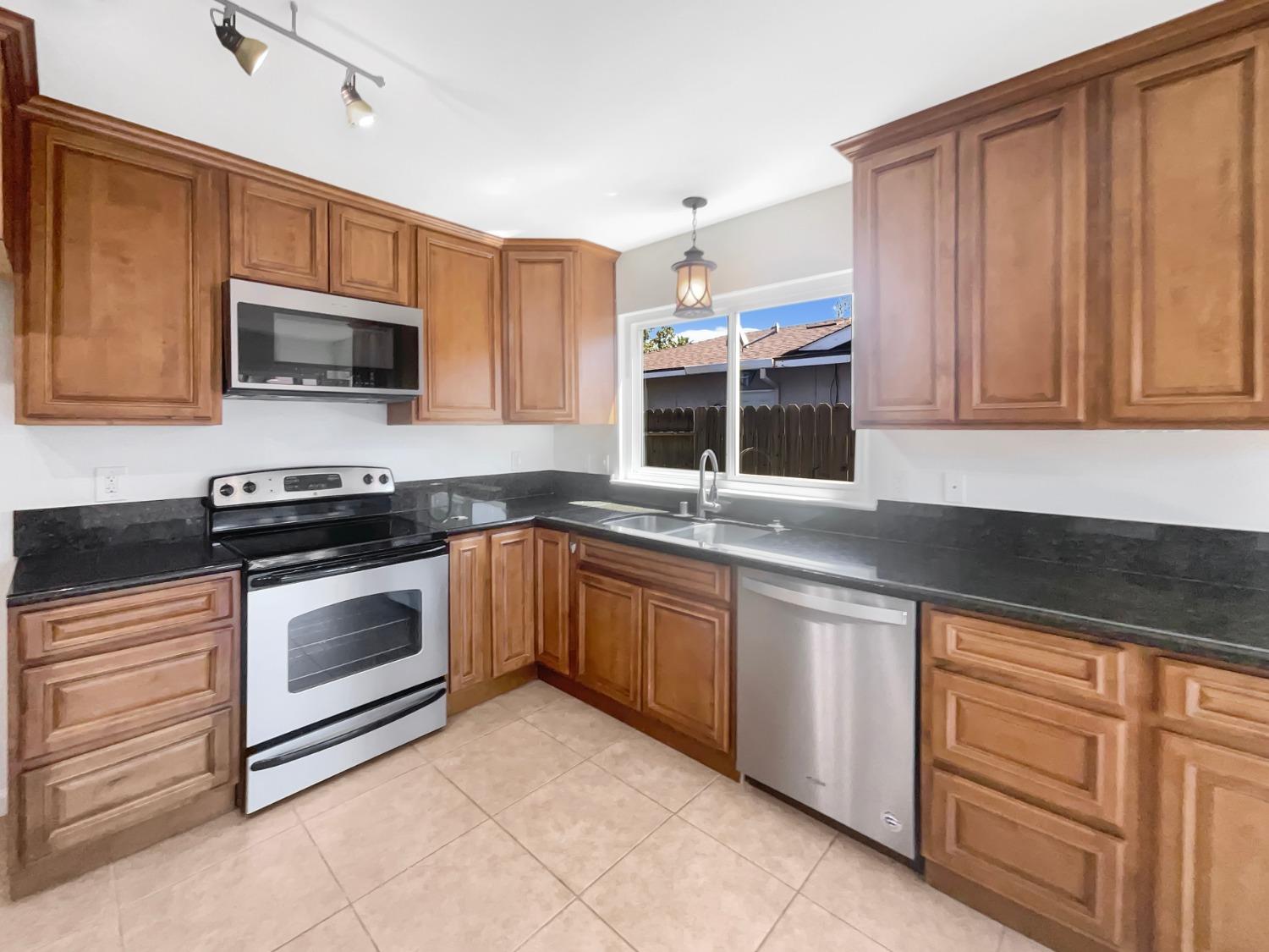 Detail Gallery Image 17 of 29 For 3023 Rosemont Dr, Sacramento,  CA 95826 - 3 Beds | 2 Baths