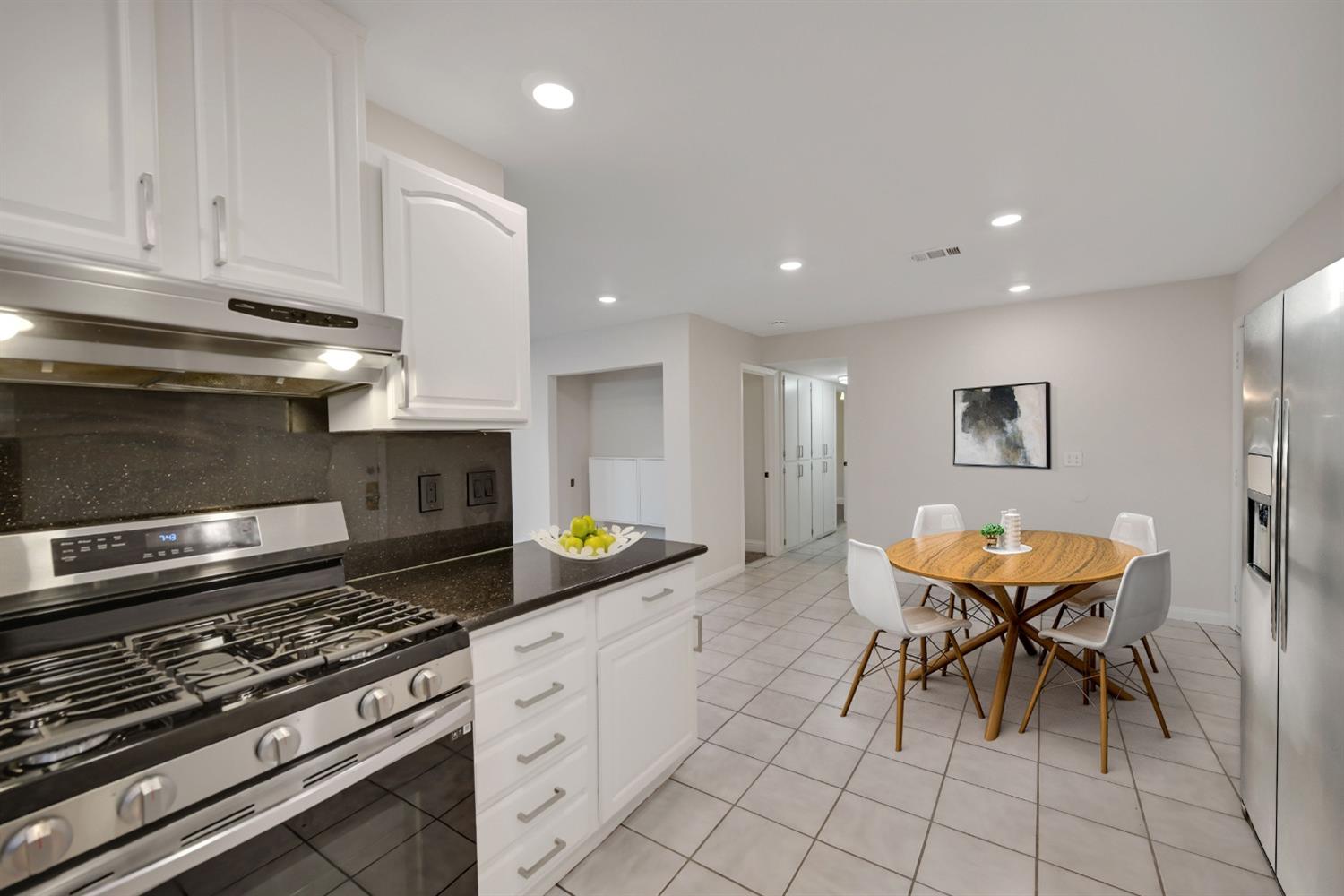 Detail Gallery Image 9 of 27 For 356 Yampa Cir, Sacramento,  CA 95838 - 3 Beds | 2 Baths
