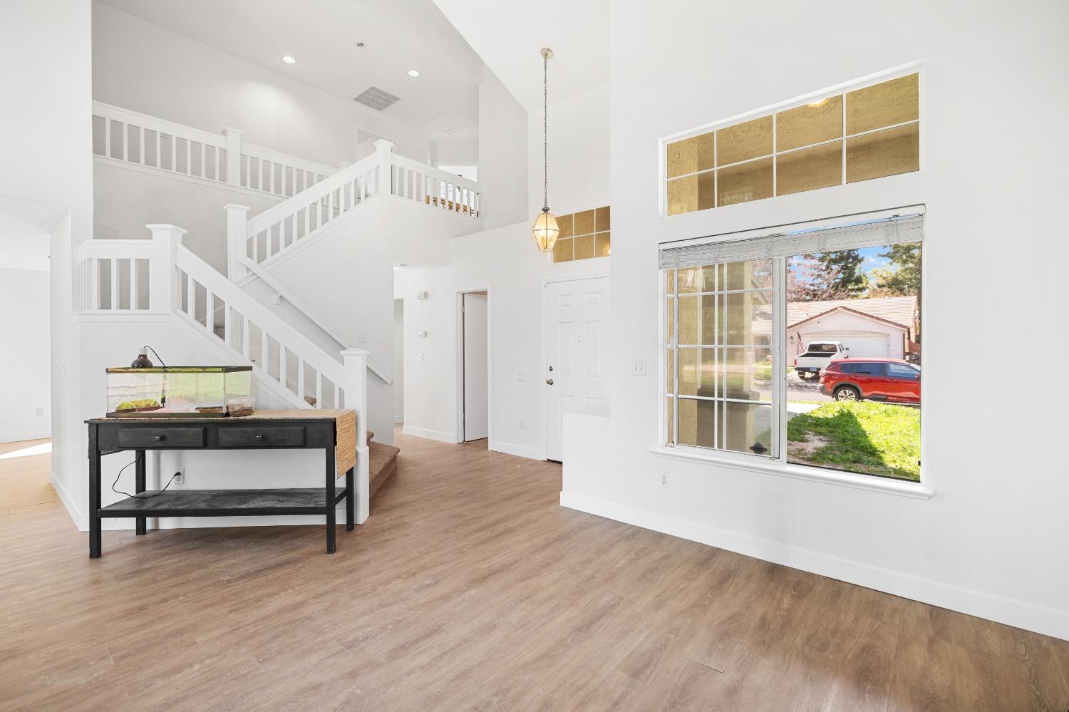 Detail Gallery Image 6 of 50 For 9557 W Village Tree Dr, Elk Grove,  CA 95758 - 3 Beds | 2/1 Baths