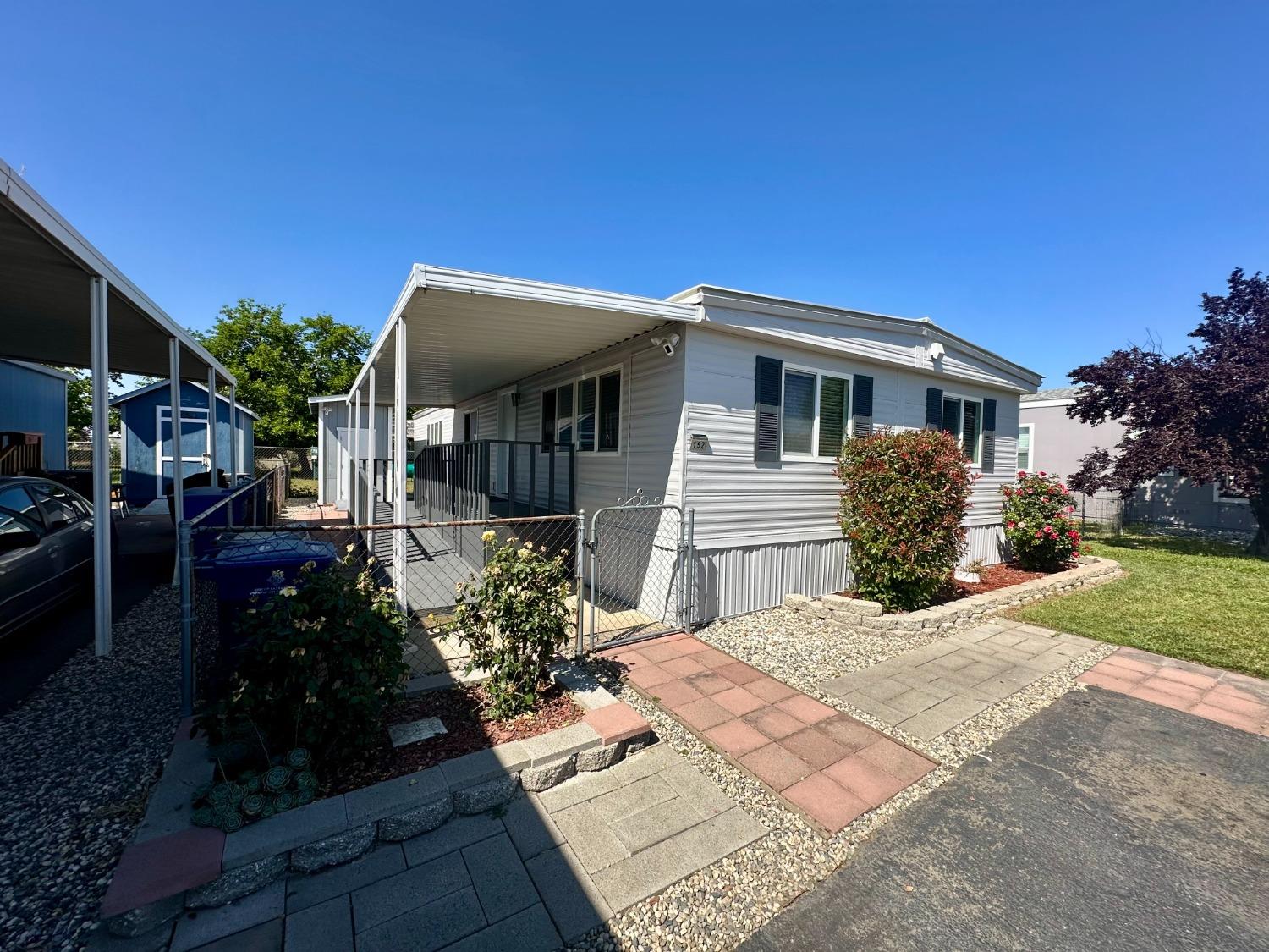 Detail Gallery Image 3 of 44 For 152 Village Cir #152,  Sacramento,  CA 95838 - 3 Beds | 2 Baths