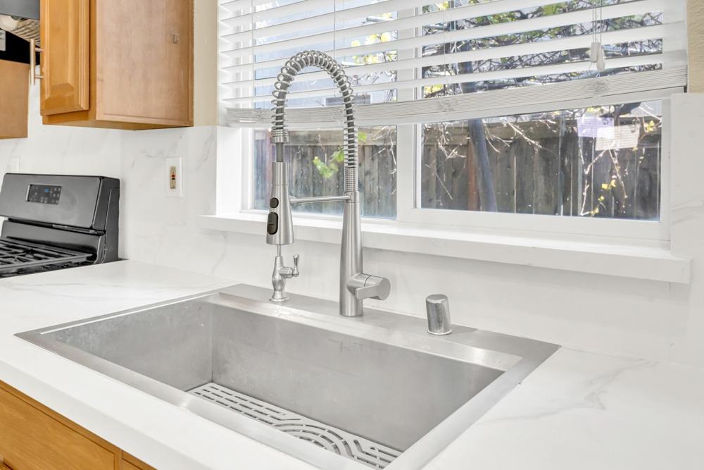 Detail Gallery Image 16 of 56 For 4909 Winamac Dr, Sacramento,  CA 95835 - 3 Beds | 2/1 Baths