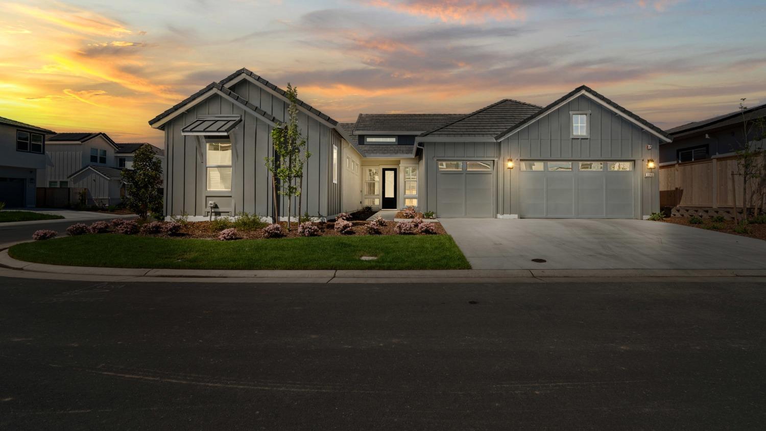 Detail Gallery Image 1 of 25 For 3840 Fletcher Peak Cir, Roseville,  CA 95661 - 4 Beds | 2/1 Baths