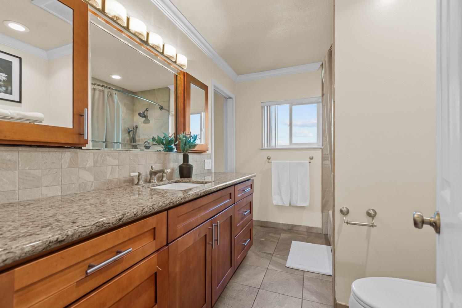 Detail Gallery Image 17 of 59 For 3800 Winona Way, North Highlands,  CA 95660 - 5 Beds | 3 Baths