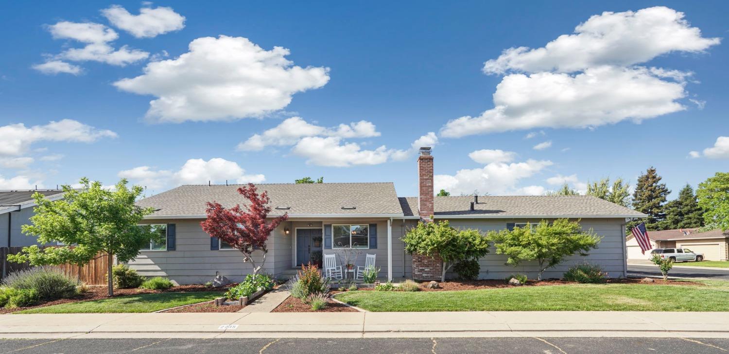 Detail Gallery Image 1 of 37 For 2235 Starr Dr, Lodi,  CA 95242 - 3 Beds | 2 Baths