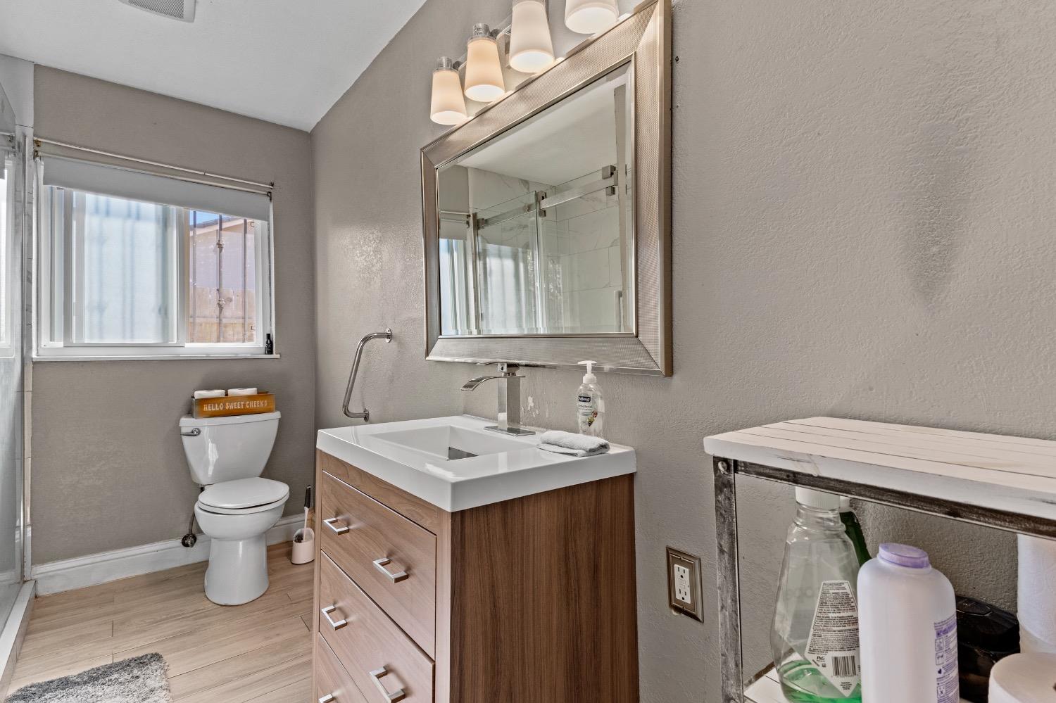 Detail Gallery Image 19 of 32 For 126 N Nottingham Dr, Stockton,  CA 95207 - 5 Beds | 3 Baths