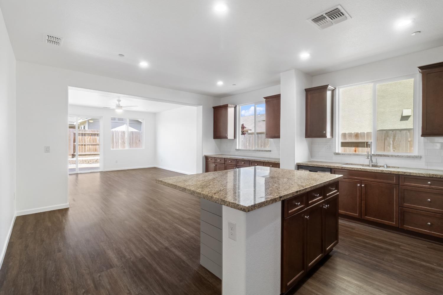 Detail Gallery Image 17 of 23 For 405 Denise Dr, Merced,  CA 95341 - 4 Beds | 2 Baths