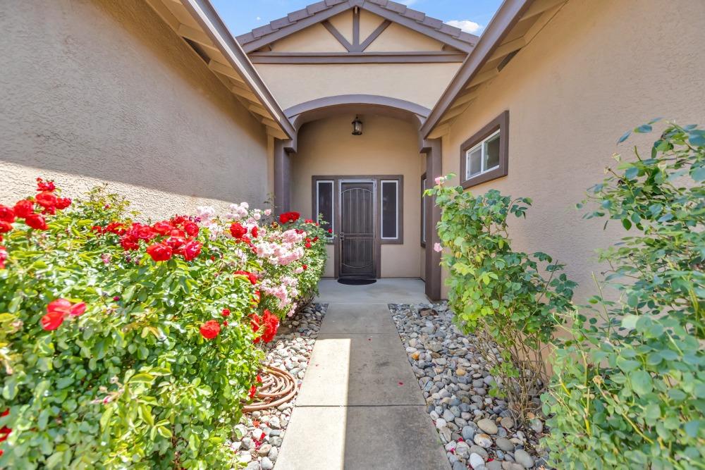 Detail Gallery Image 5 of 66 For 929 Jordine Way, Galt,  CA 95632 - 5 Beds | 2/1 Baths