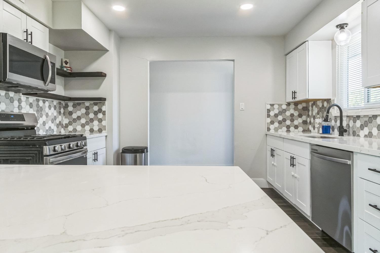 Detail Gallery Image 2 of 18 For 2618 Hoover Ct, Merced,  CA 95340 - 3 Beds | 1/1 Baths