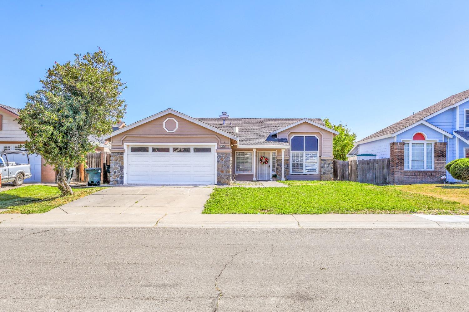Detail Gallery Image 2 of 31 For 5521 Rightwood Way, Sacramento,  CA 95823 - 4 Beds | 2 Baths