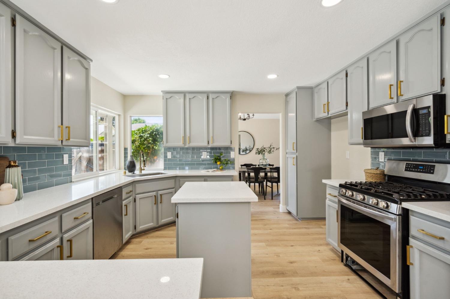 Detail Gallery Image 9 of 33 For 9200 Redwater Dr, Antelope,  CA 95843 - 4 Beds | 3 Baths