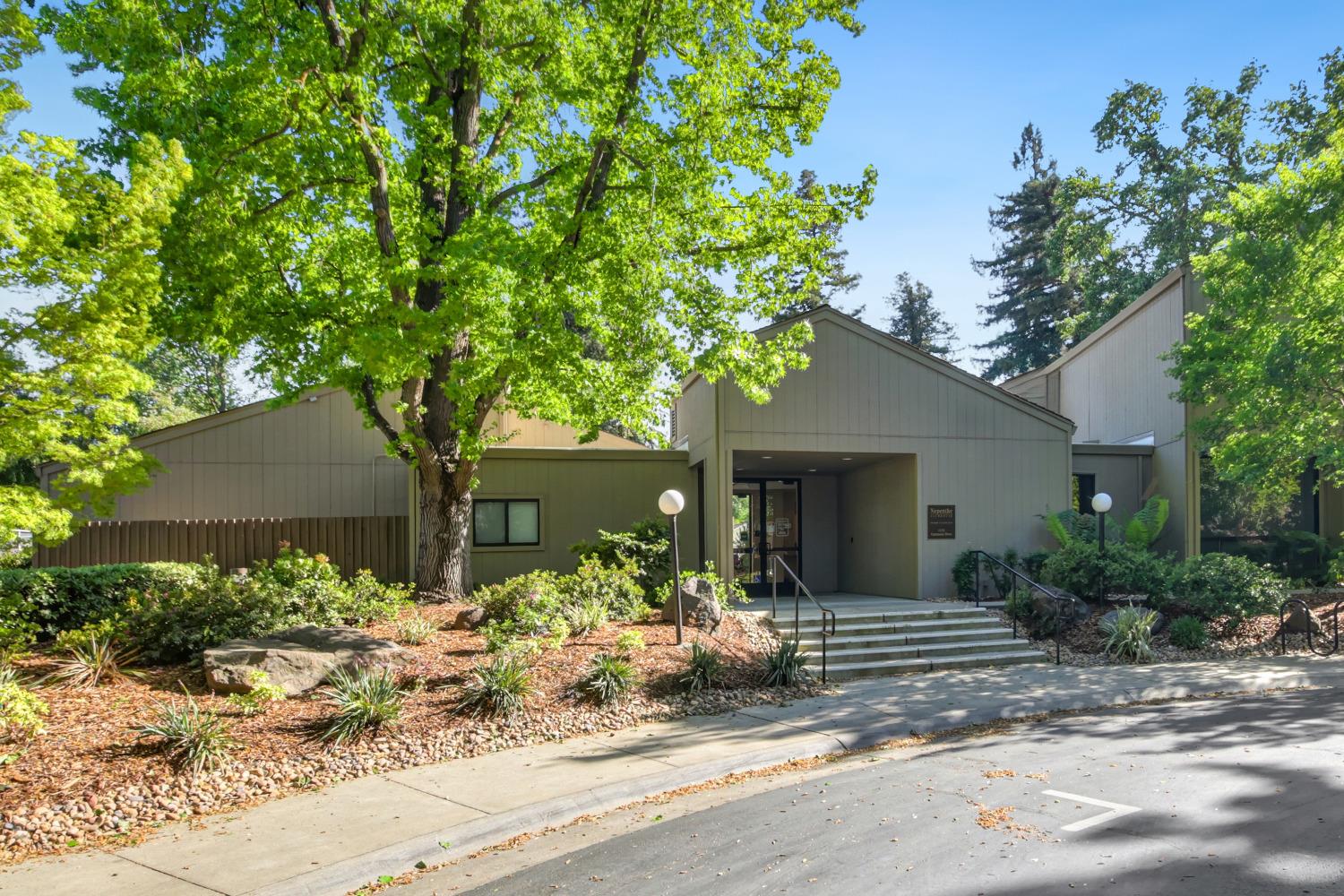Detail Gallery Image 38 of 48 For 26 Adelphi Ct, Sacramento,  CA 95825 - 3 Beds | 2/1 Baths
