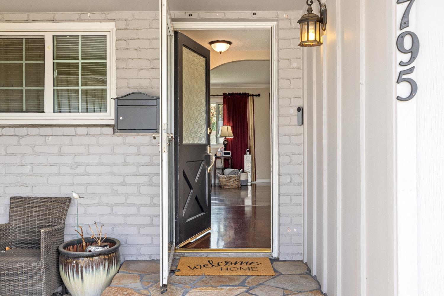 Detail Gallery Image 5 of 33 For 7795 Tamarack Dr, Dublin,  CA 94568 - 3 Beds | 2 Baths