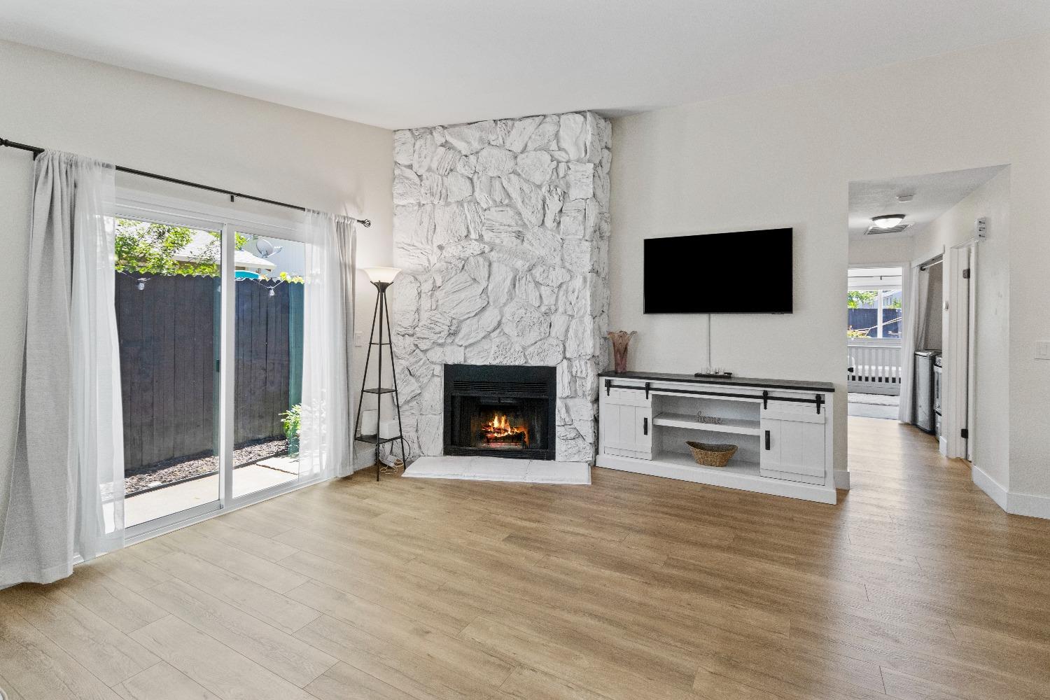 Detail Gallery Image 6 of 45 For 3546 Treleaven Ct, Antelope,  CA 95843 - 2 Beds | 2 Baths