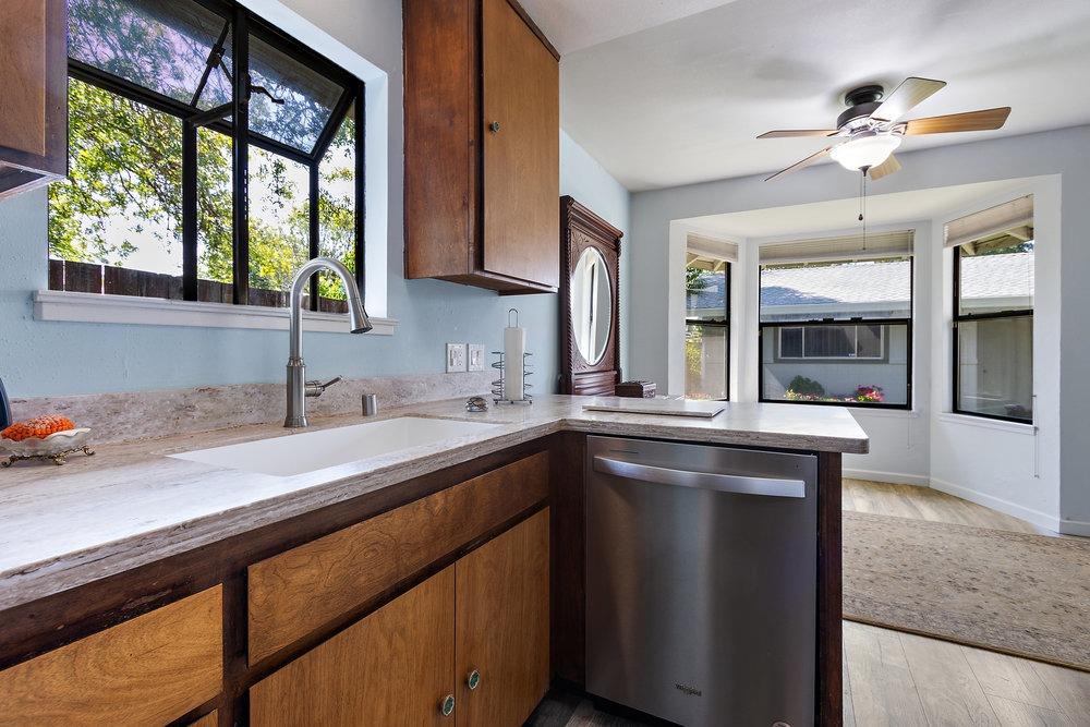 Detail Gallery Image 10 of 29 For 6116 Lincoln Ave, Carmichael,  CA 95608 - 2 Beds | 1 Baths