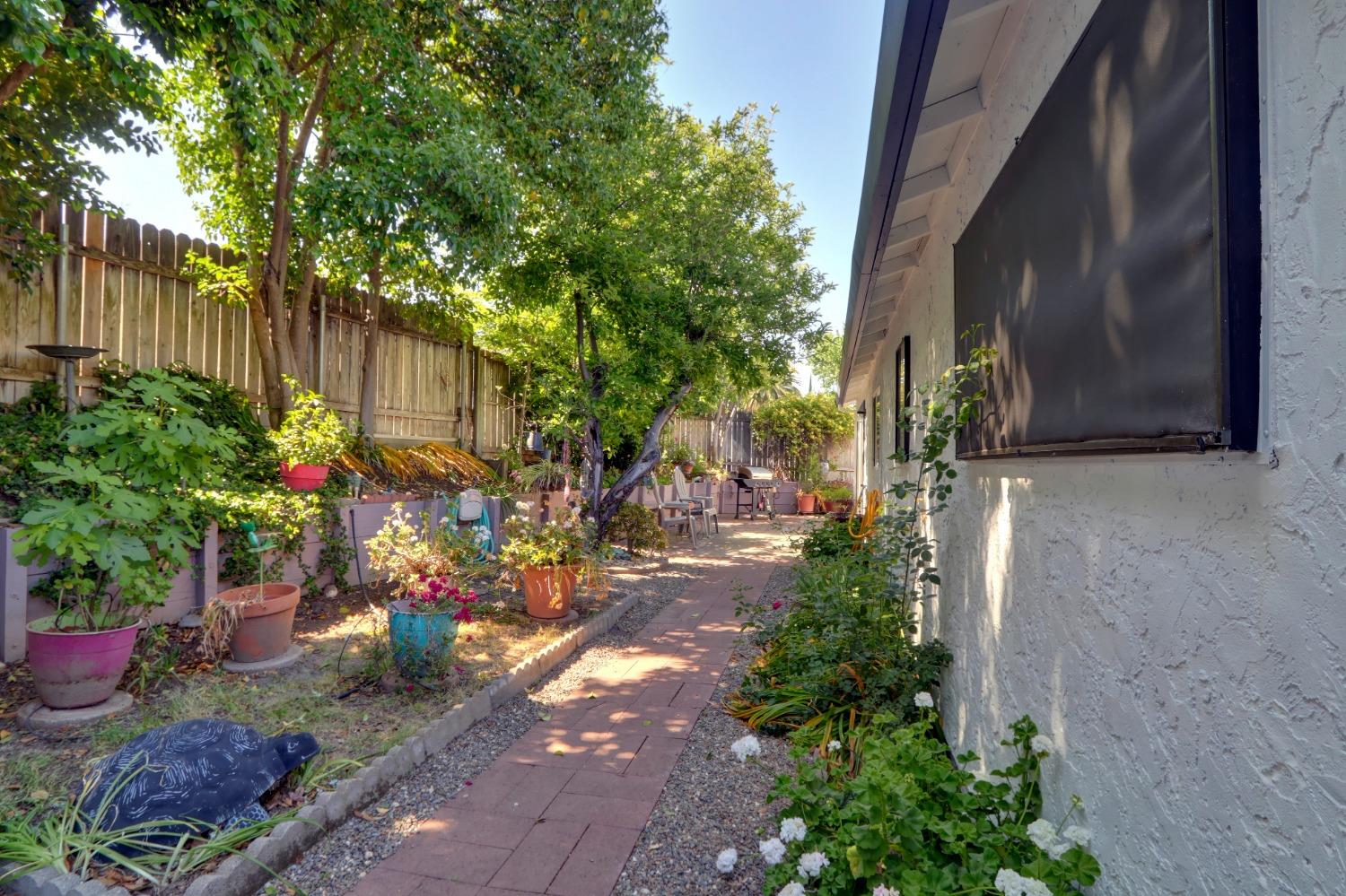 Detail Gallery Image 26 of 32 For 7463 Versailles Way, Sacramento,  CA 95842 - 3 Beds | 2 Baths