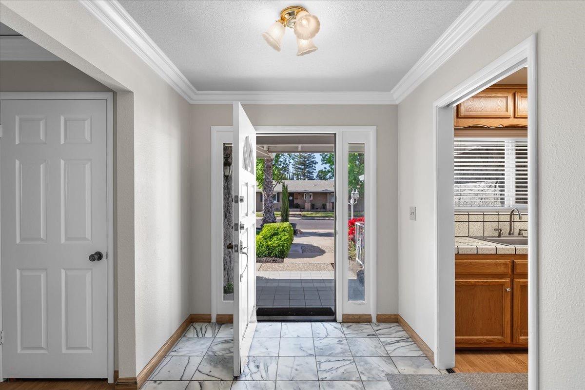 Detail Gallery Image 8 of 51 For 2501 Continental Dr, Modesto,  CA 95355 - 3 Beds | 2 Baths