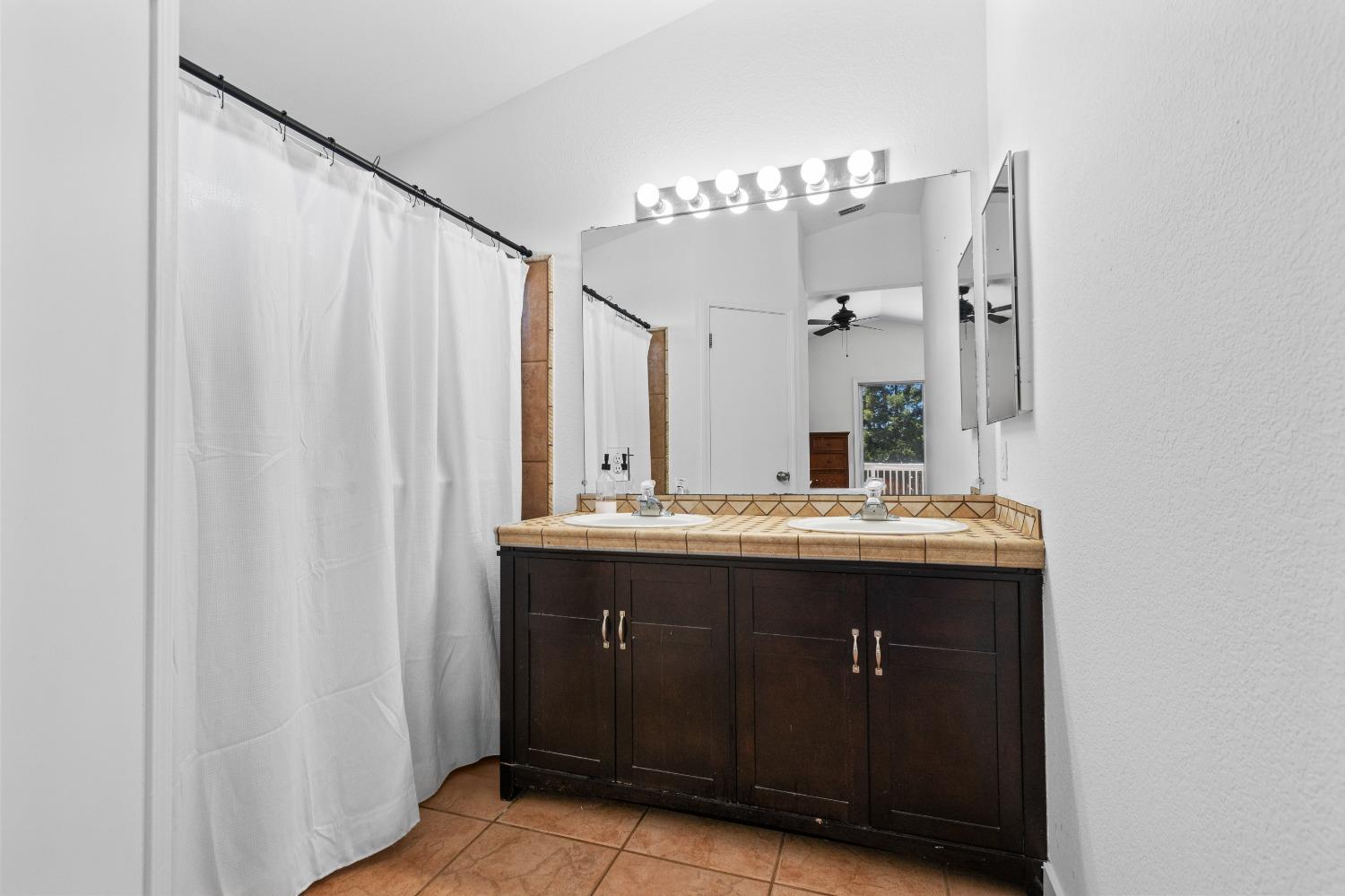 Detail Gallery Image 35 of 50 For 9557 W Village Tree Dr, Elk Grove,  CA 95758 - 3 Beds | 2/1 Baths