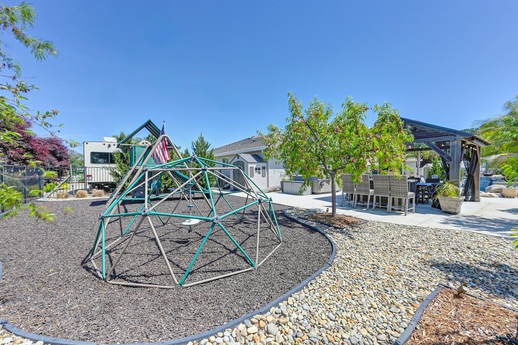 Detail Gallery Image 52 of 63 For 7527 Country Oaks Ln, Orangevale,  CA 95662 - 5 Beds | 4/1 Baths