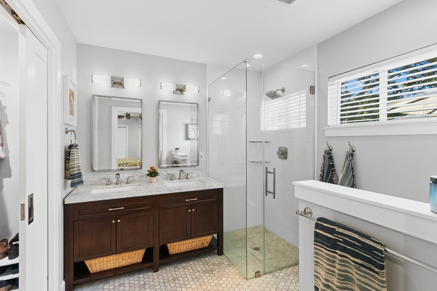 Detail Gallery Image 25 of 41 For 2837 Latham Dr, Sacramento,  CA 95864 - 3 Beds | 2/1 Baths