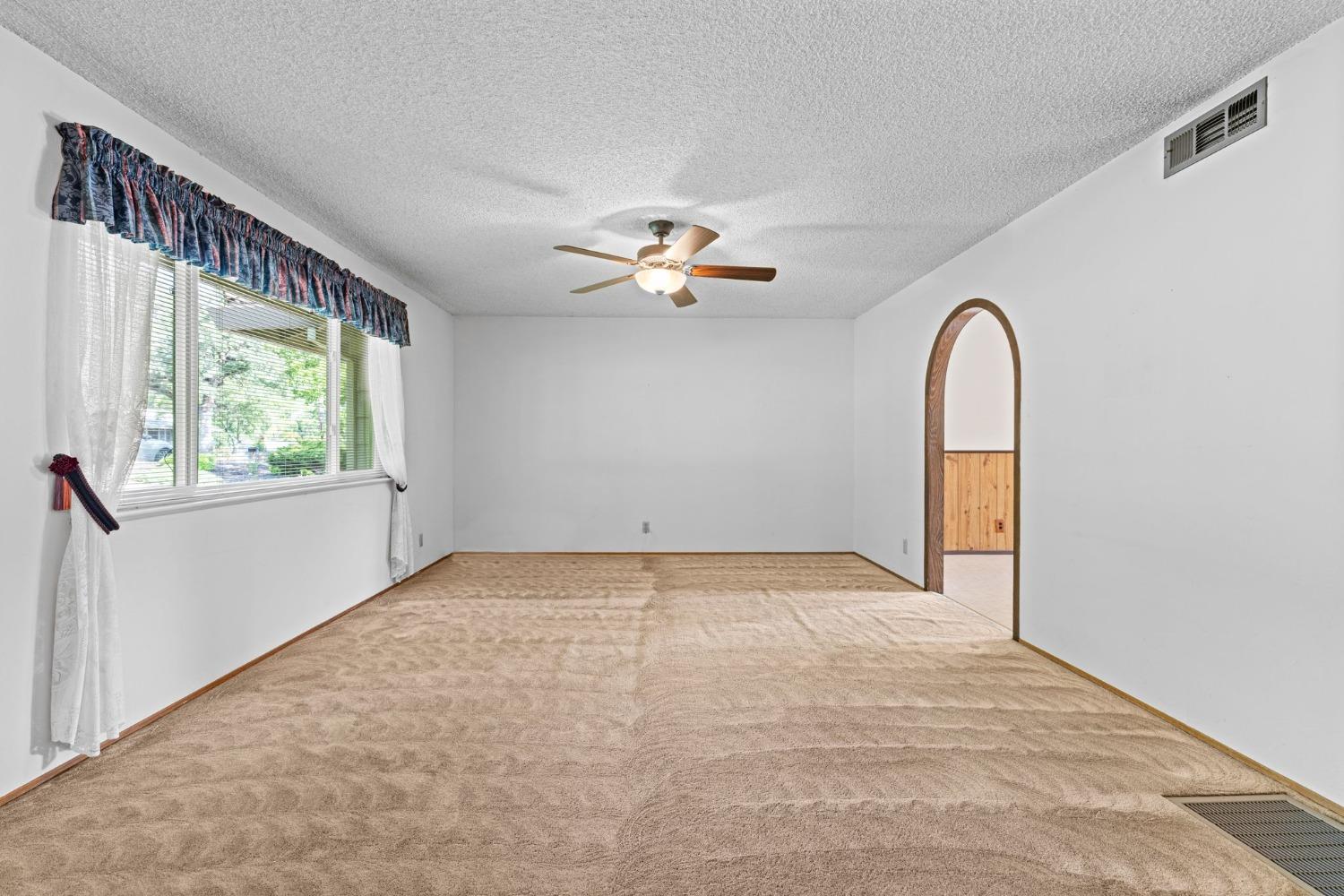 Detail Gallery Image 9 of 46 For 5038 Illinois Ave, Fair Oaks,  CA 95628 - 4 Beds | 2 Baths