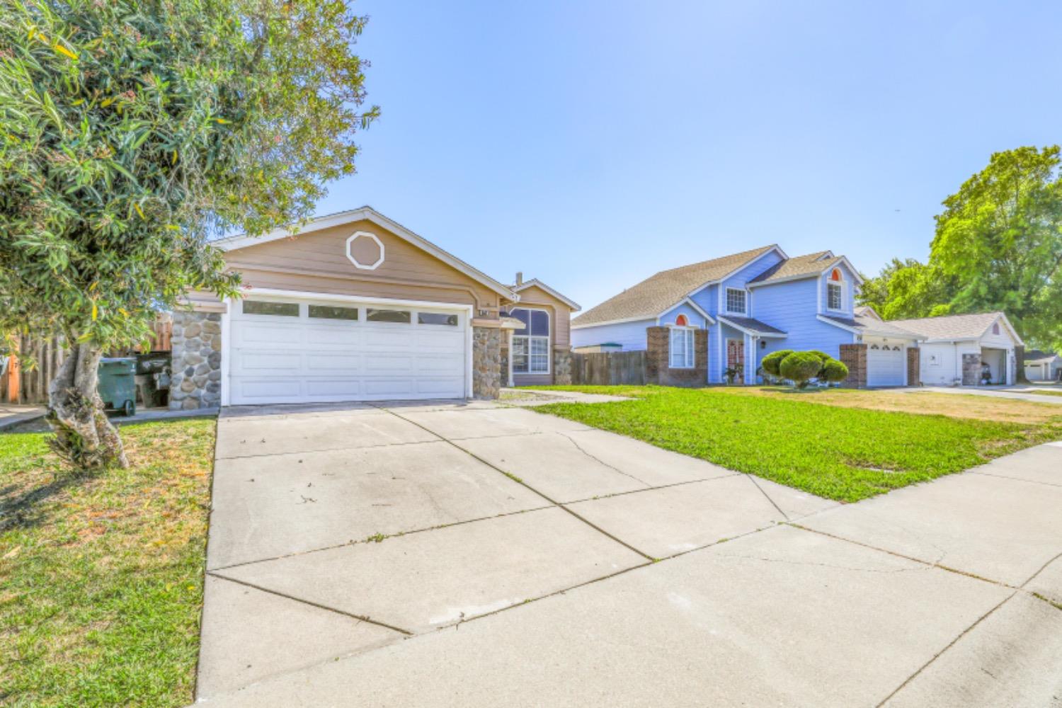 Detail Gallery Image 1 of 31 For 5521 Rightwood Way, Sacramento,  CA 95823 - 4 Beds | 2 Baths