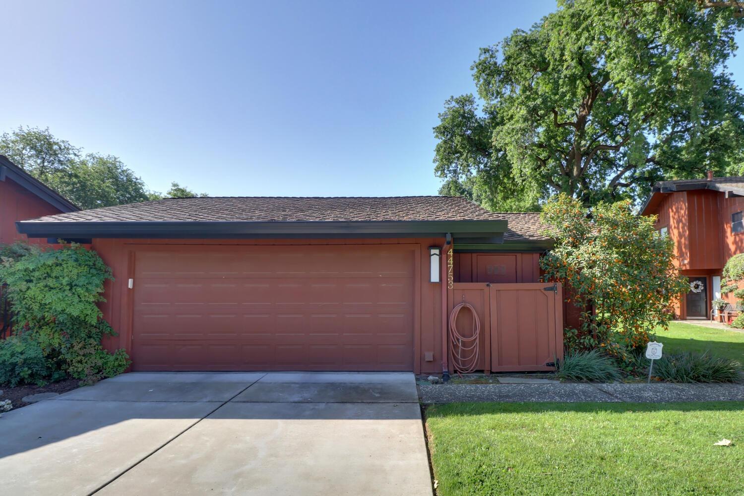 Garden Court, El Macero, California image 1