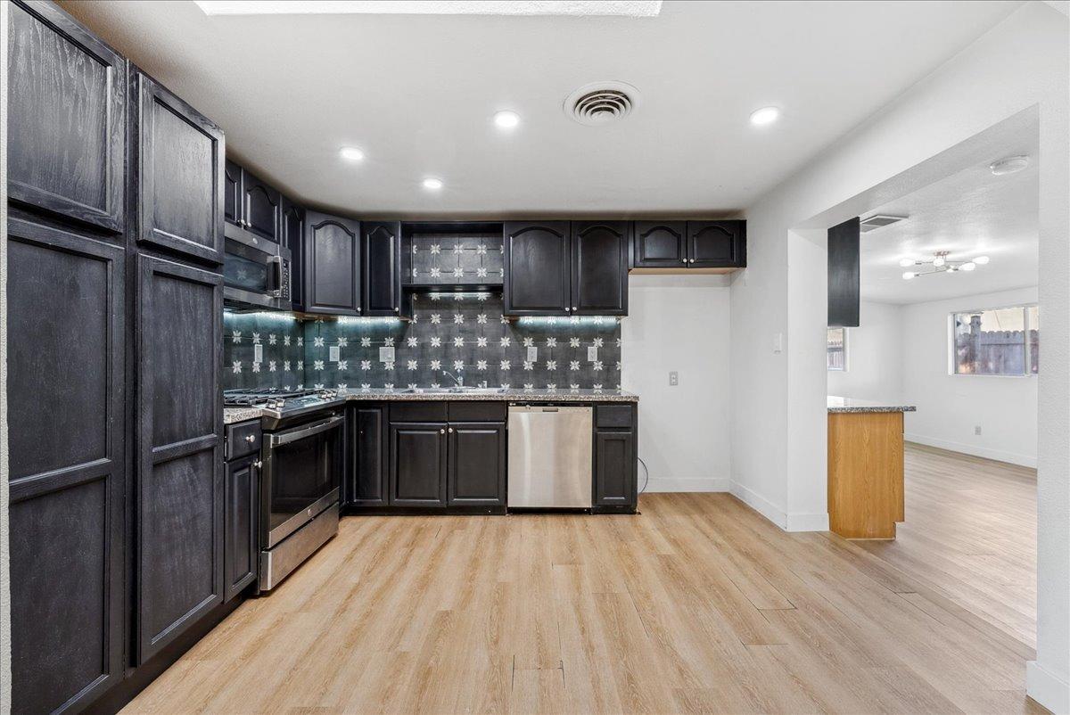 Detail Gallery Image 10 of 48 For 3845 Sunnyvale Ave, Sacramento,  CA 95821 - 4 Beds | 2 Baths