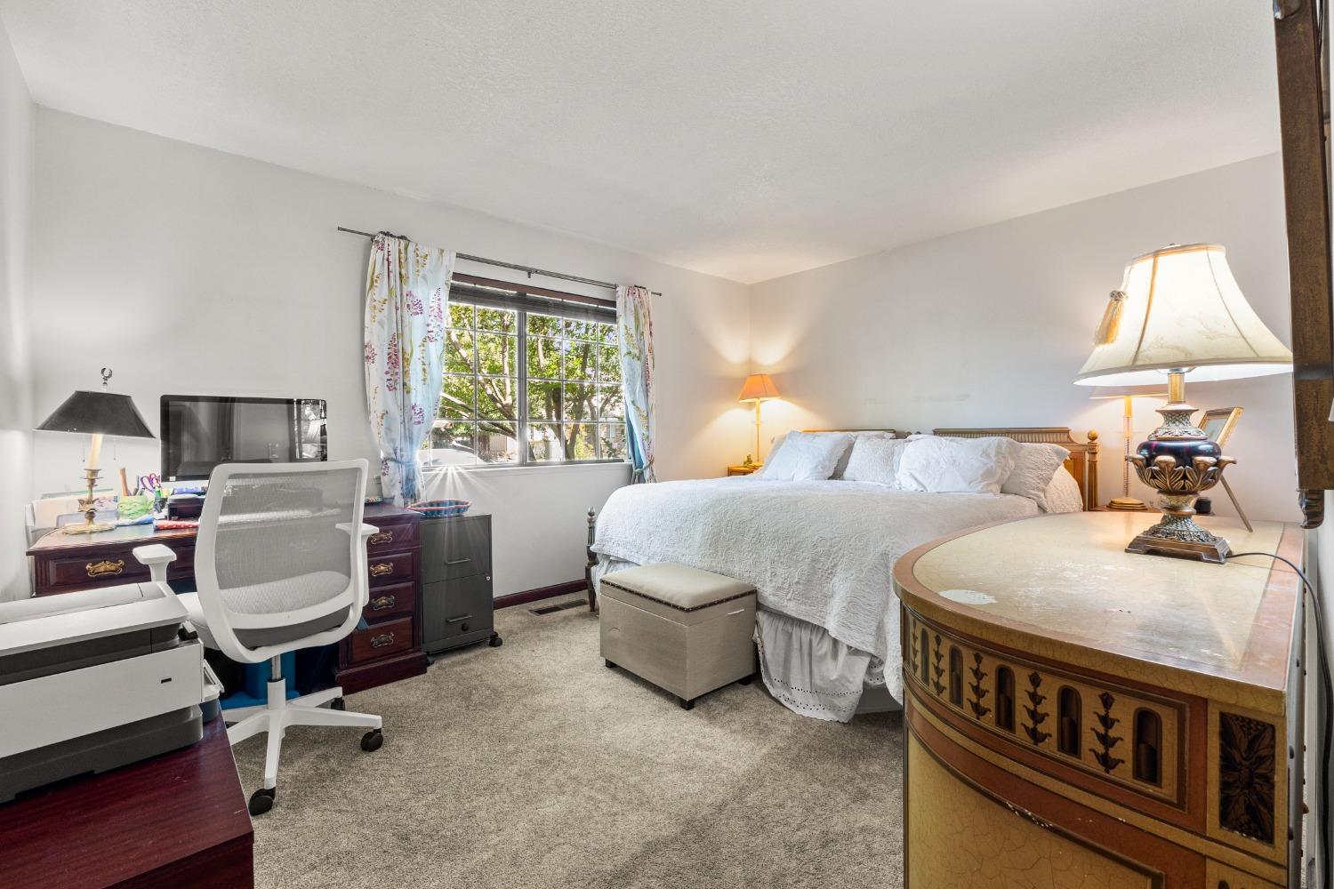 Detail Gallery Image 28 of 47 For 24 Sage River Cir, Sacramento,  CA 95831 - 3 Beds | 3 Baths