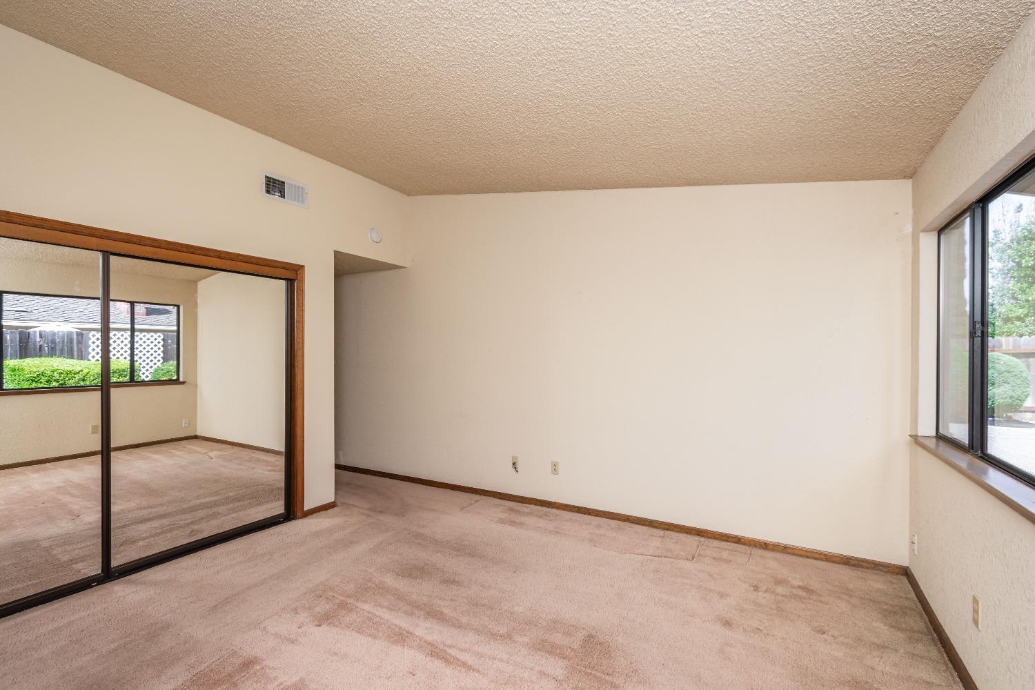 Detail Gallery Image 12 of 31 For 1207 Cedar Tree Way, Sacramento,  CA 95831 - 2 Beds | 2 Baths
