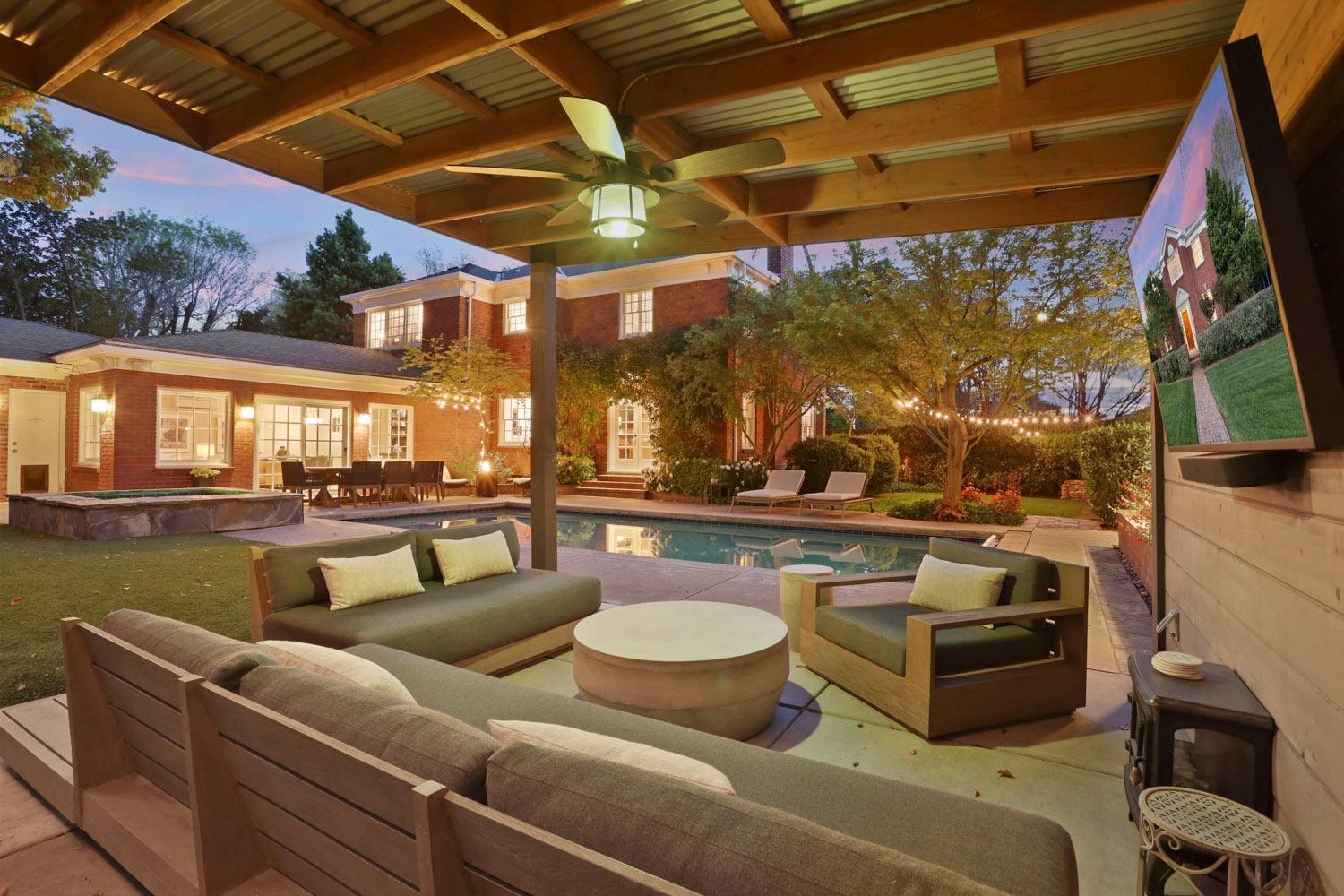 Detail Gallery Image 2 of 25 For 930 Sycamore Ave, Modesto,  CA 95350 - 4 Beds | 3/1 Baths
