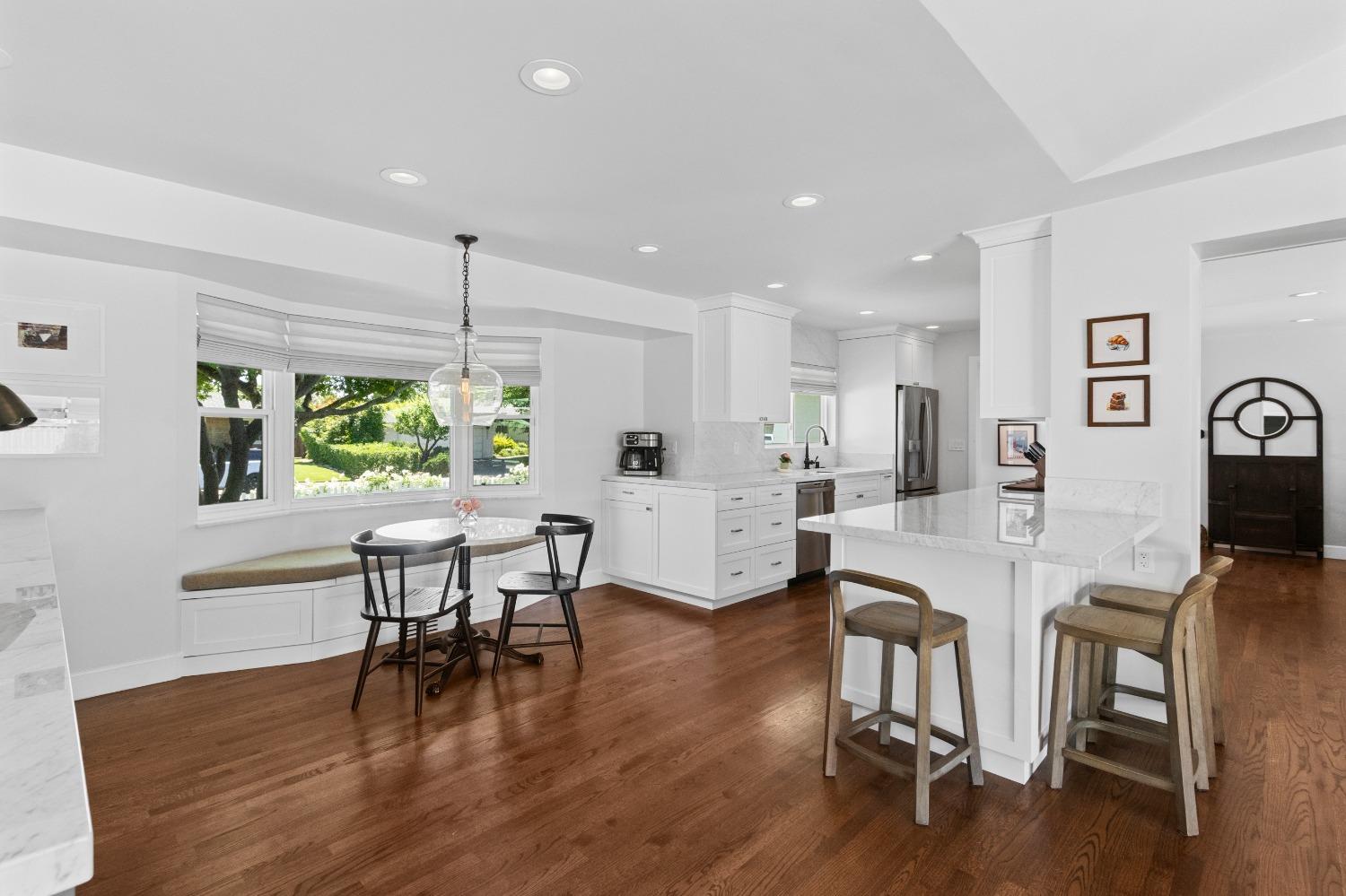 Detail Gallery Image 10 of 41 For 2837 Latham Dr, Sacramento,  CA 95864 - 3 Beds | 2/1 Baths