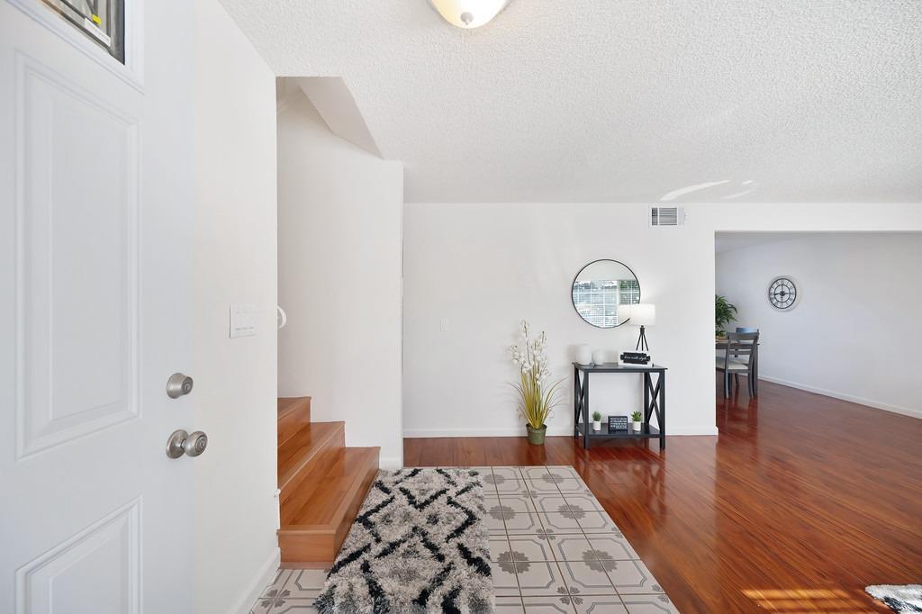 Detail Gallery Image 6 of 59 For 7415 Patero Cir, Sacramento,  CA 95823 - 5 Beds | 3 Baths