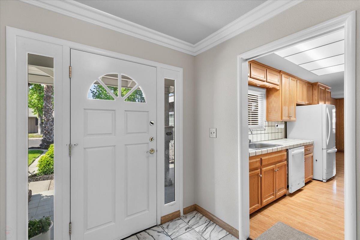 Detail Gallery Image 9 of 51 For 2501 Continental Dr, Modesto,  CA 95355 - 3 Beds | 2 Baths