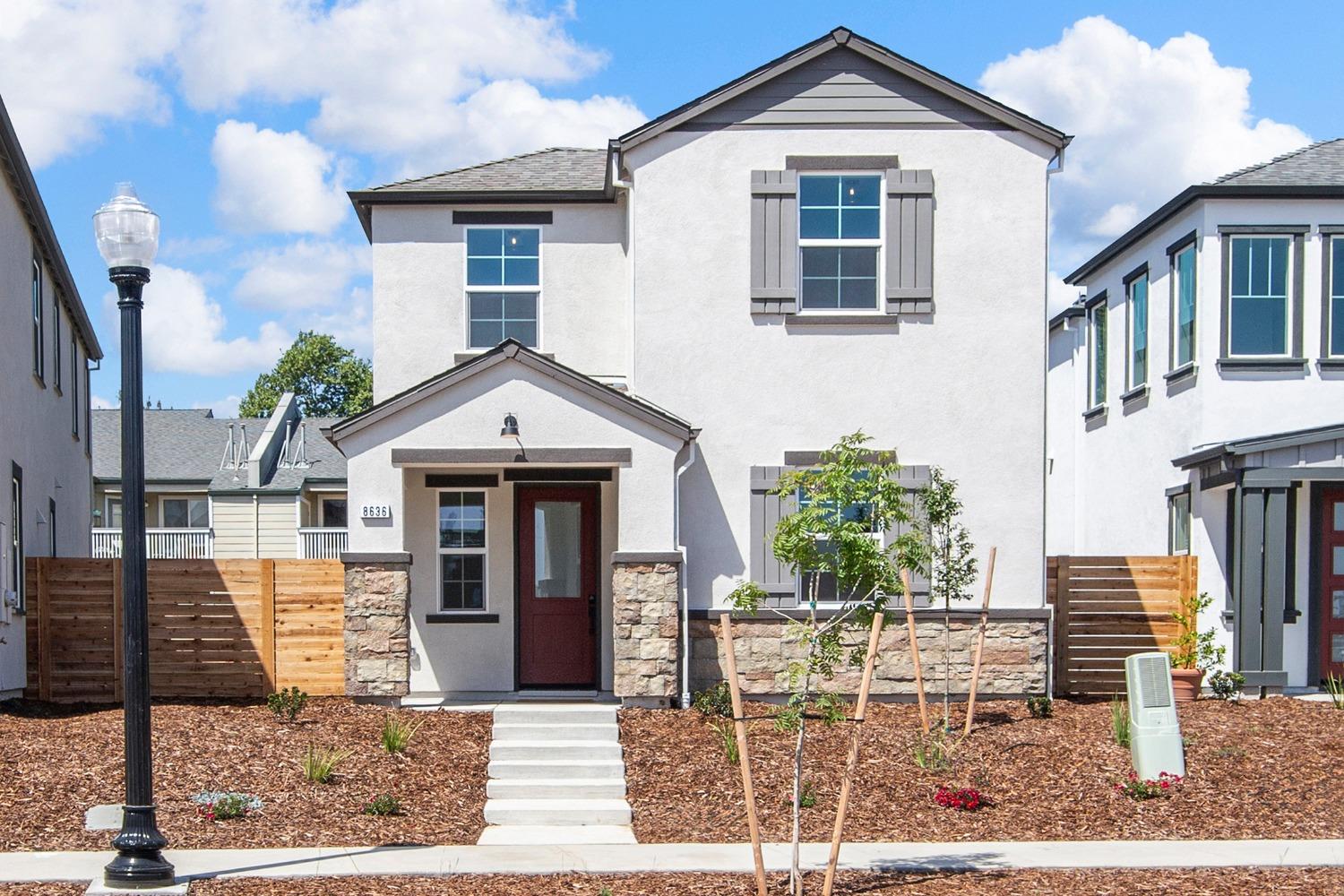 Detail Gallery Image 2 of 39 For 8636 Starburst Way, Sacramento,  CA 95823 - 4 Beds | 2/1 Baths