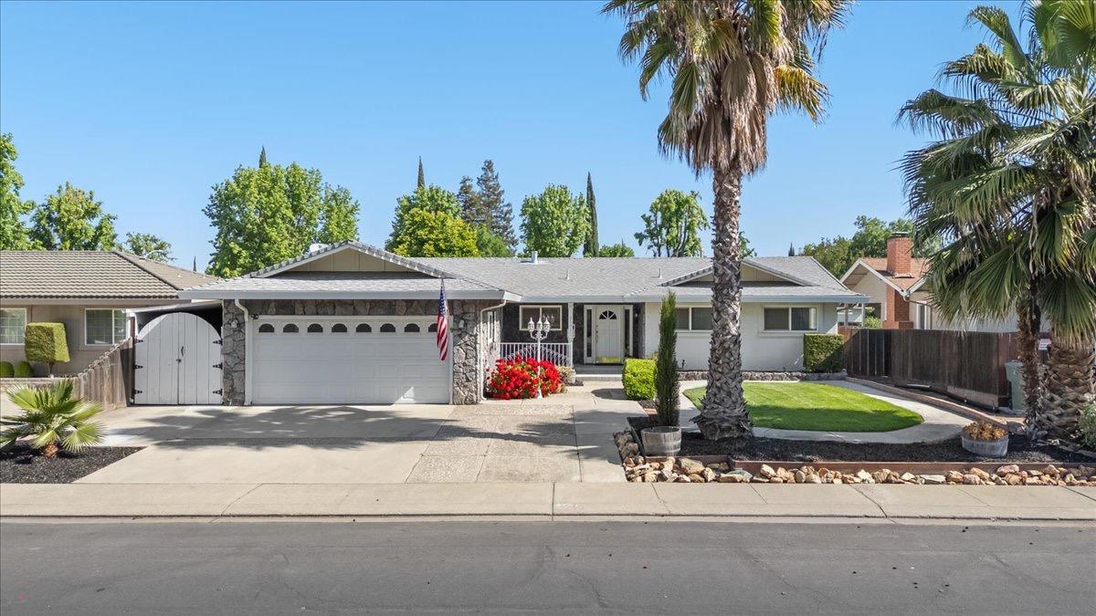 Detail Gallery Image 1 of 51 For 2501 Continental Dr, Modesto,  CA 95355 - 3 Beds | 2 Baths