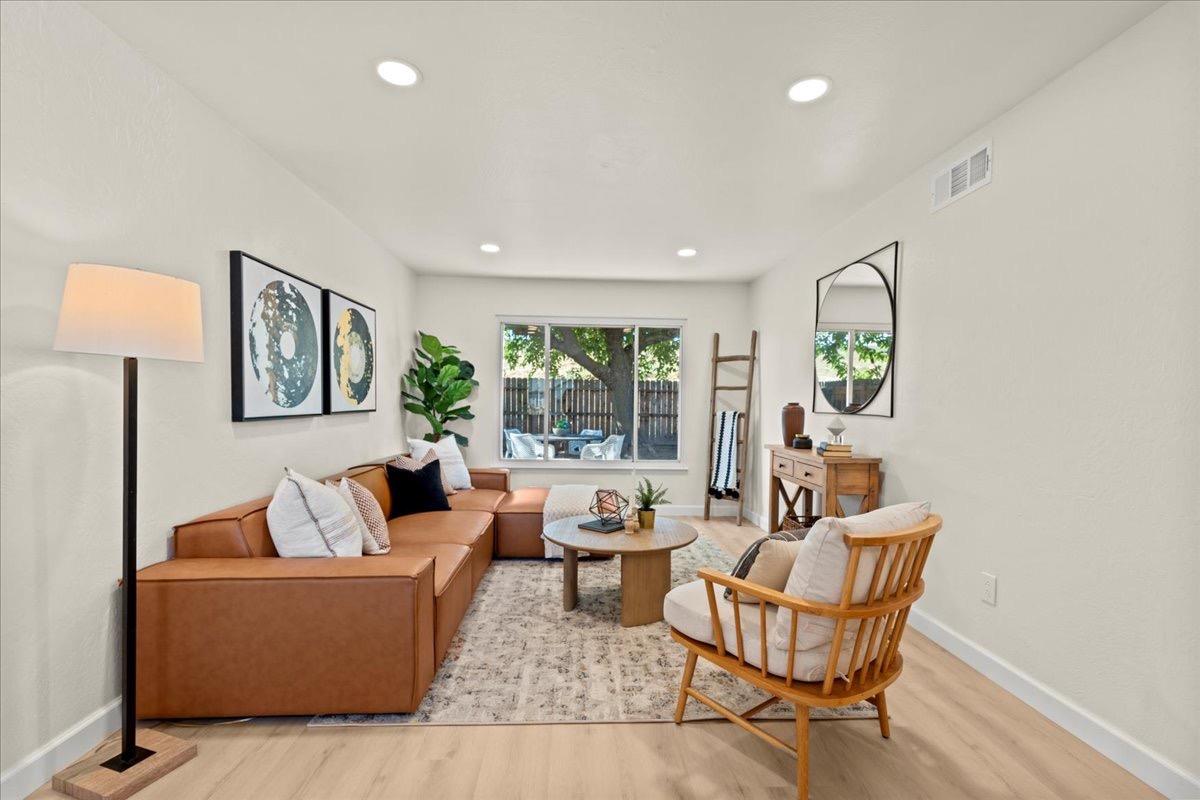 Detail Gallery Image 5 of 21 For 453 Arcade Blvd, Sacramento,  CA 95815 - 4 Beds | 2 Baths