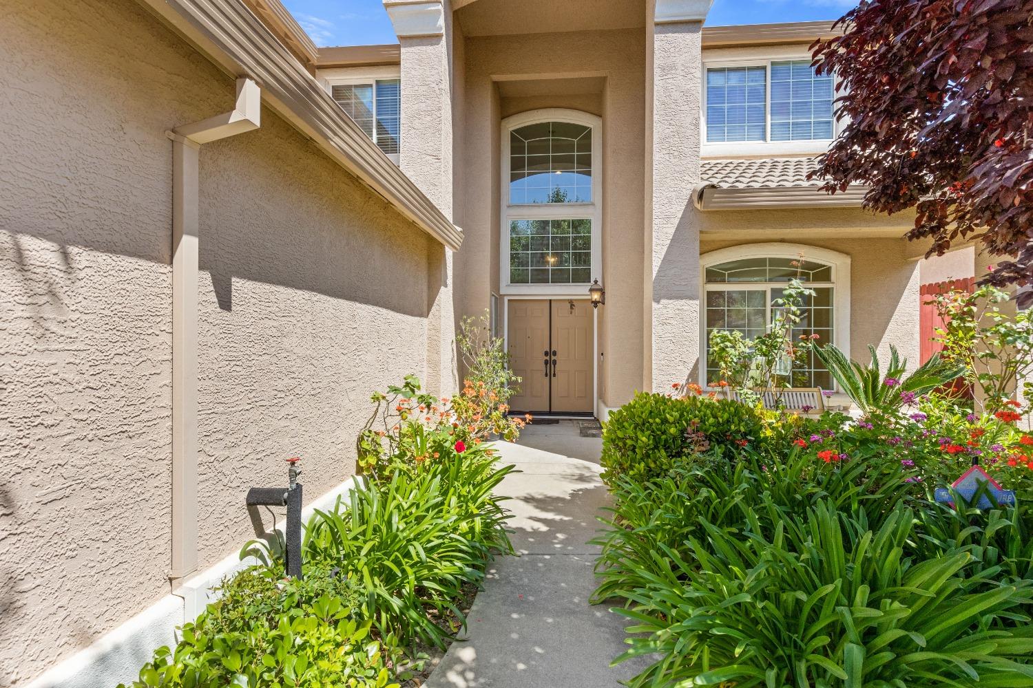 Detail Gallery Image 5 of 62 For 7920 Tetotom Park Way, Antelope,  CA 95843 - 5 Beds | 3 Baths