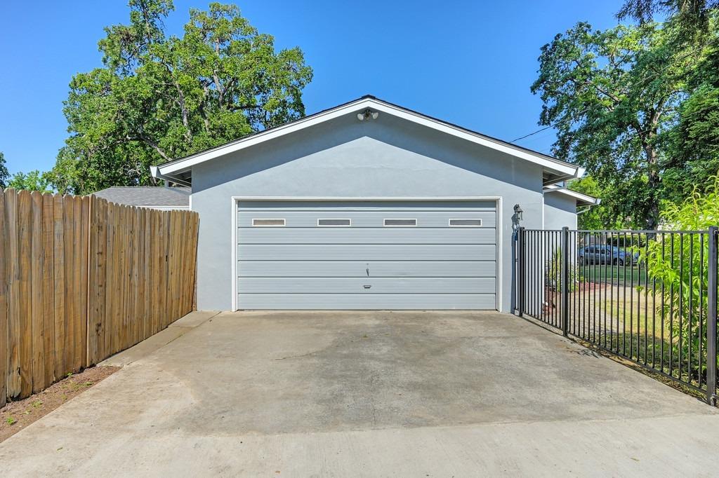Detail Gallery Image 4 of 34 For 5328 Kenneth Ave, Carmichael,  CA 95608 - 3 Beds | 2 Baths