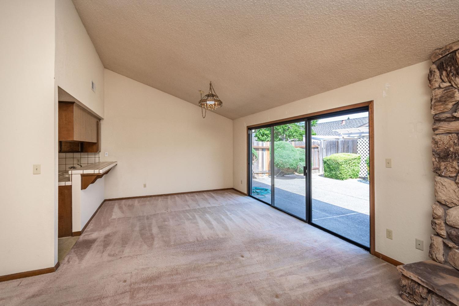 Detail Gallery Image 5 of 31 For 1207 Cedar Tree Way, Sacramento,  CA 95831 - 2 Beds | 2 Baths