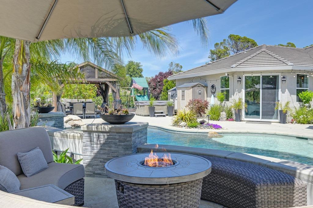 Detail Gallery Image 48 of 63 For 7527 Country Oaks Ln, Orangevale,  CA 95662 - 5 Beds | 4/1 Baths