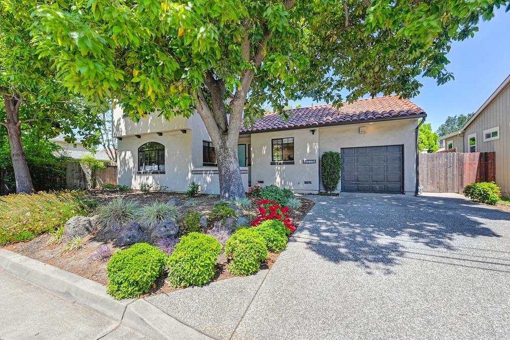 Detail Gallery Image 2 of 46 For 849 10th Ave, Sacramento,  CA 95818 - 3 Beds | 2 Baths