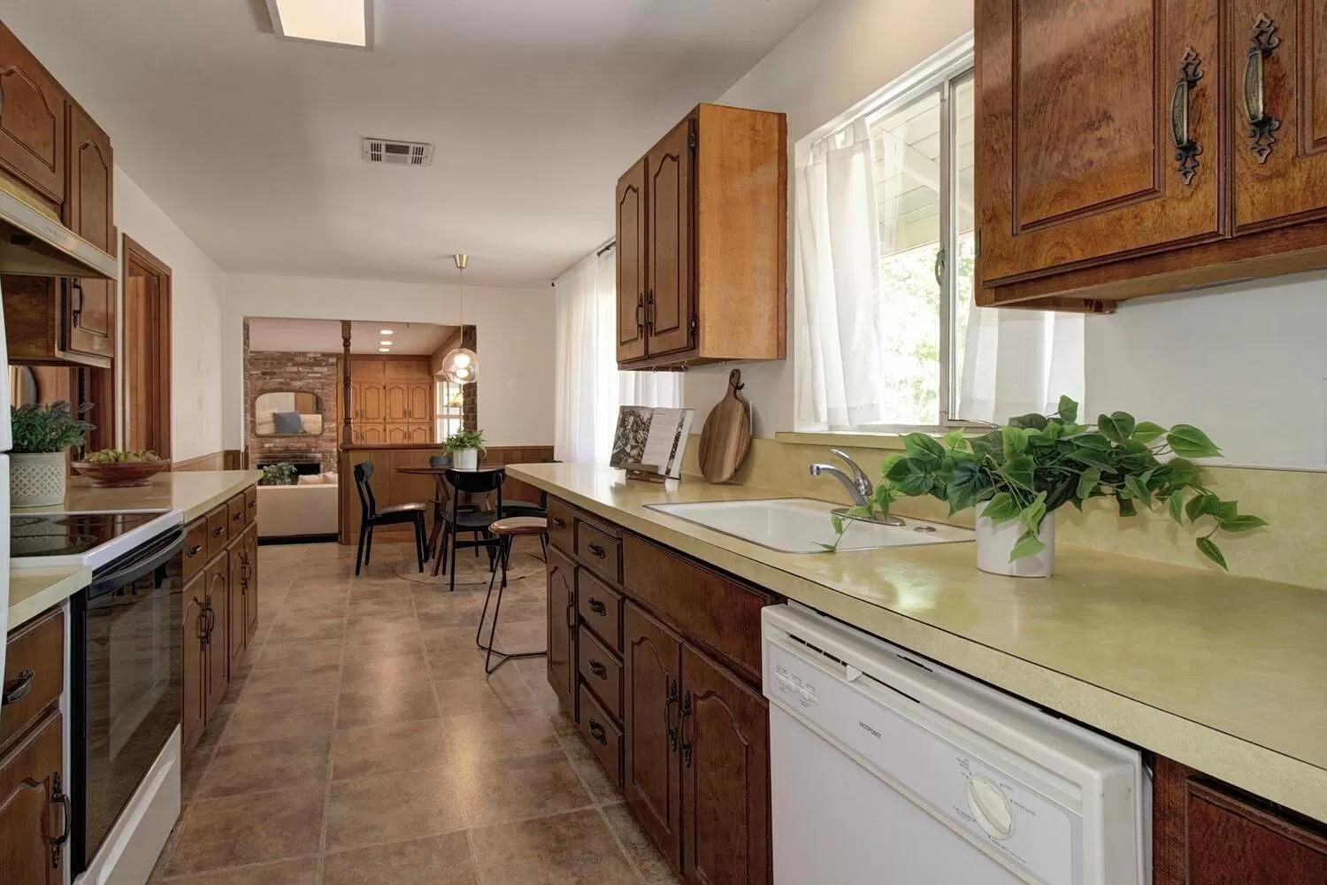Detail Gallery Image 16 of 42 For 301 Baldwin Way, Sacramento,  CA 95864 - 5 Beds | 3 Baths
