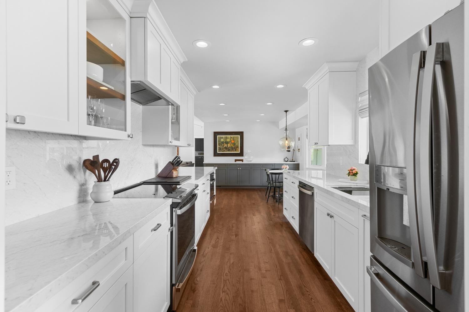 Detail Gallery Image 7 of 41 For 2837 Latham Dr, Sacramento,  CA 95864 - 3 Beds | 2/1 Baths