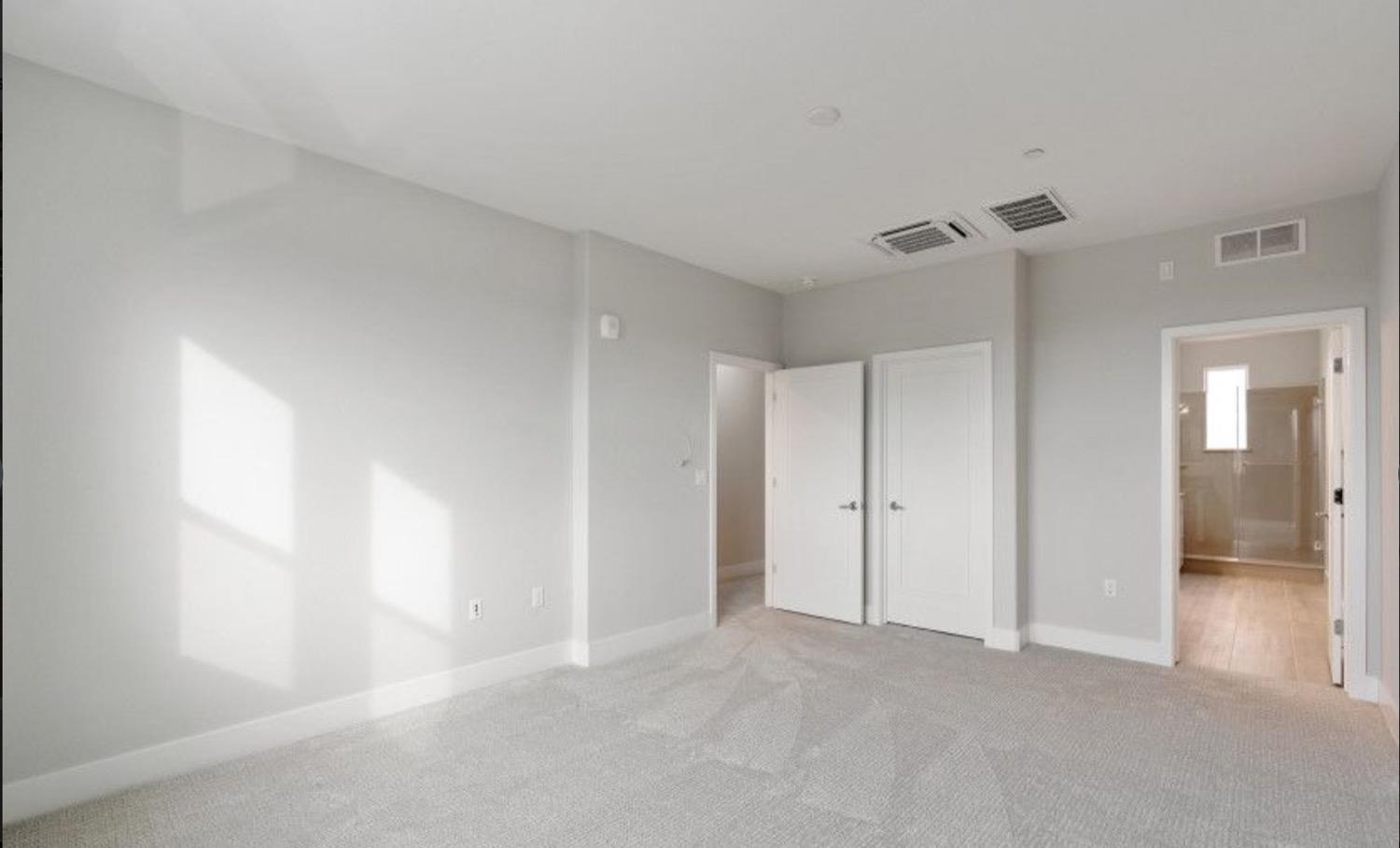 Detail Gallery Image 4 of 10 For 569 Yale Way, San Jose,  CA 95117 - 3 Beds | 3 Baths